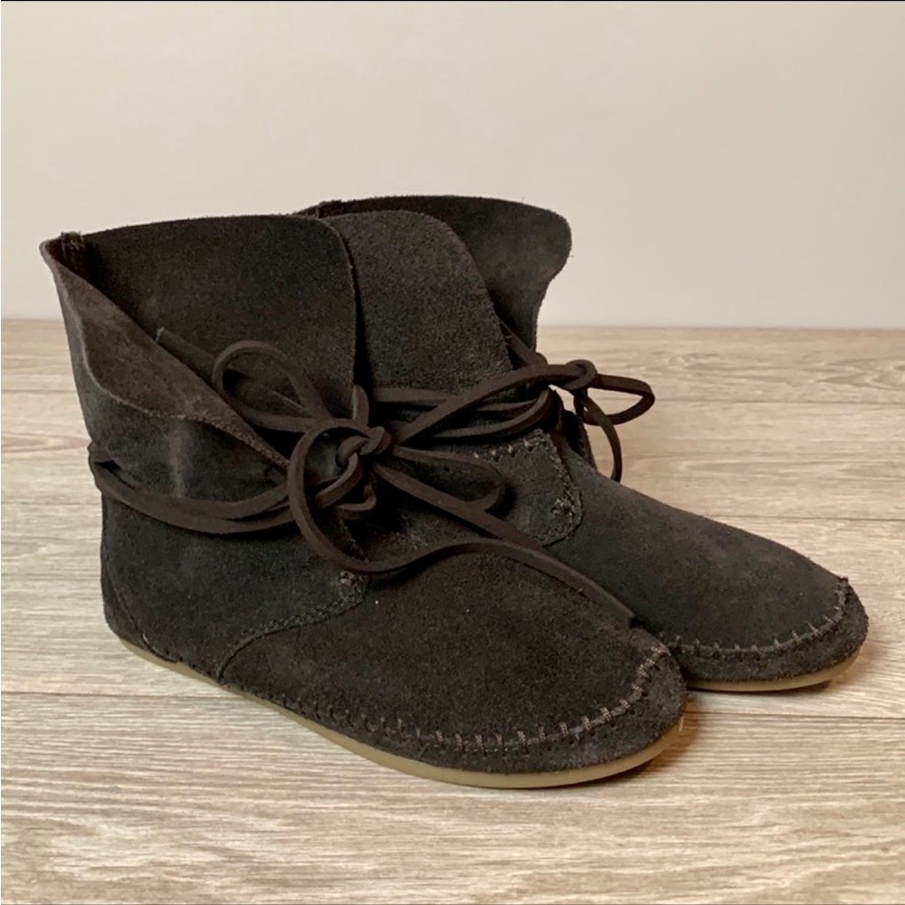 TOMS Brown Suede Zahara Lace Up/Fold Over Ankle Boot Moccasins. Womens Size